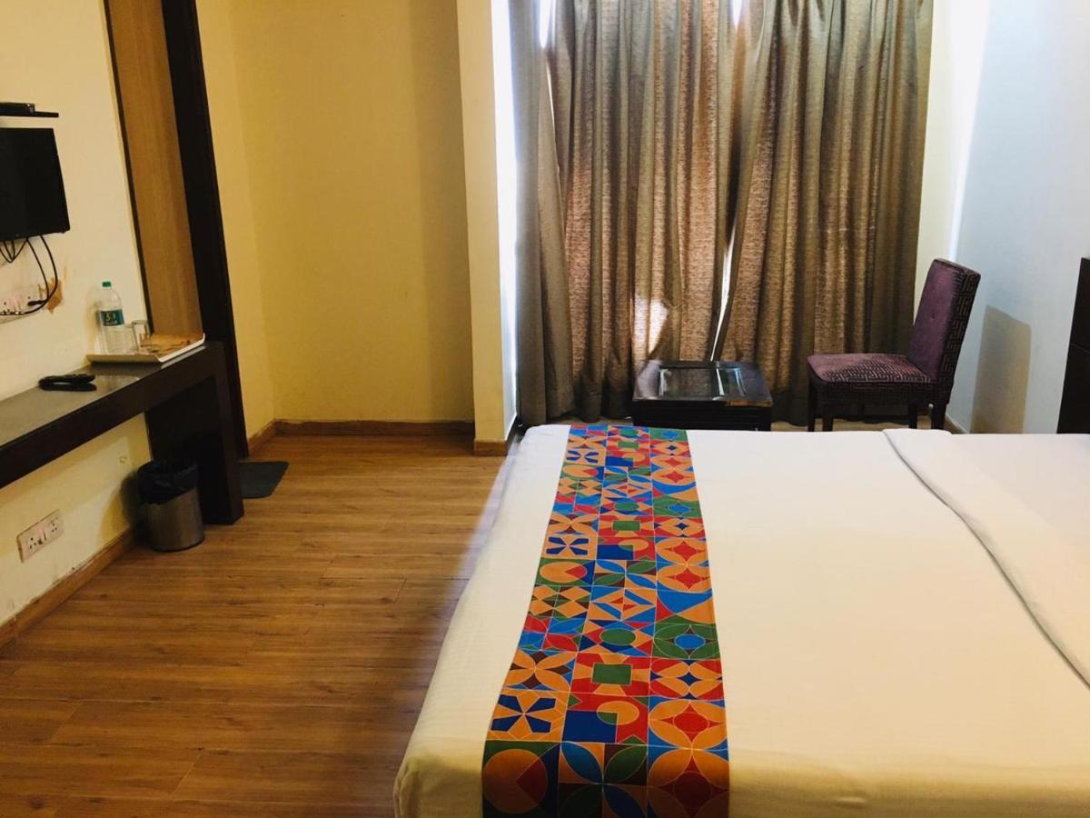 Hotel Merriment Alpha Noida Dış mekan fotoğraf